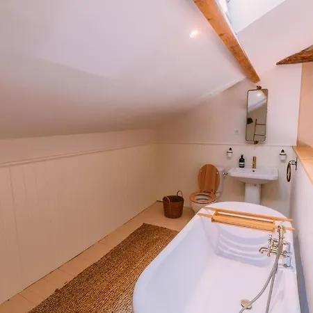 Barn Conversion, Dordogne La Tour-blanche Sleeps 12 펜션 *
